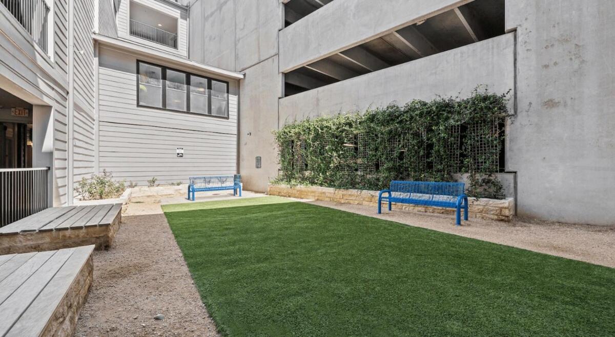 Modern 2b Near Downtown With Pool And Cozy King Beds *