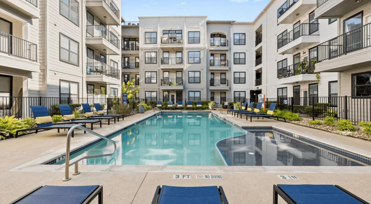 Modern 2b Near Downtown With Pool And Cozy King Beds Apartment *