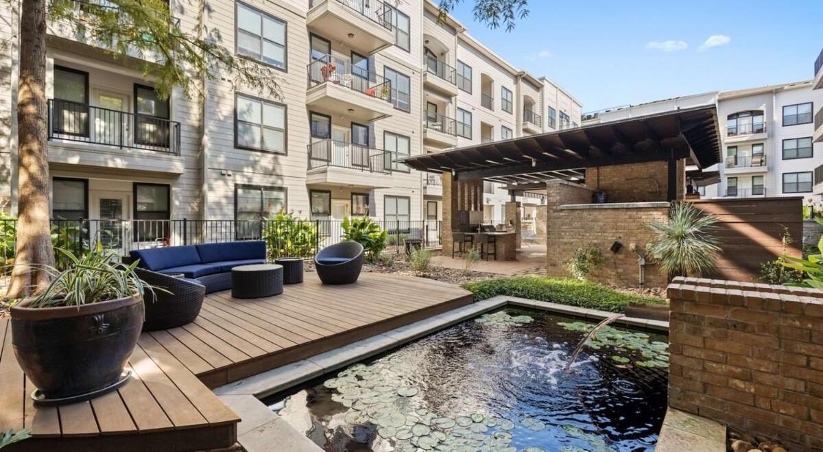 Modern 2b Near Downtown With Pool And Cozy King Beds Austin