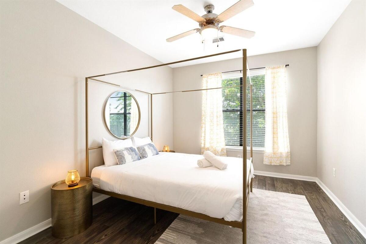 Modern 2b Near Downtown With Pool And Cozy King Beds Apartment Austin