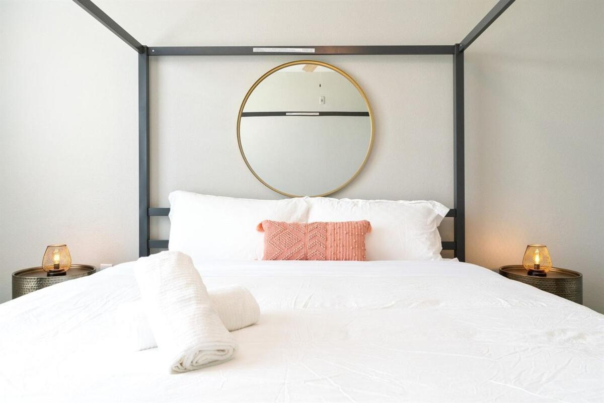 Modern 2b Near Downtown With Pool And Cozy King Beds Austin