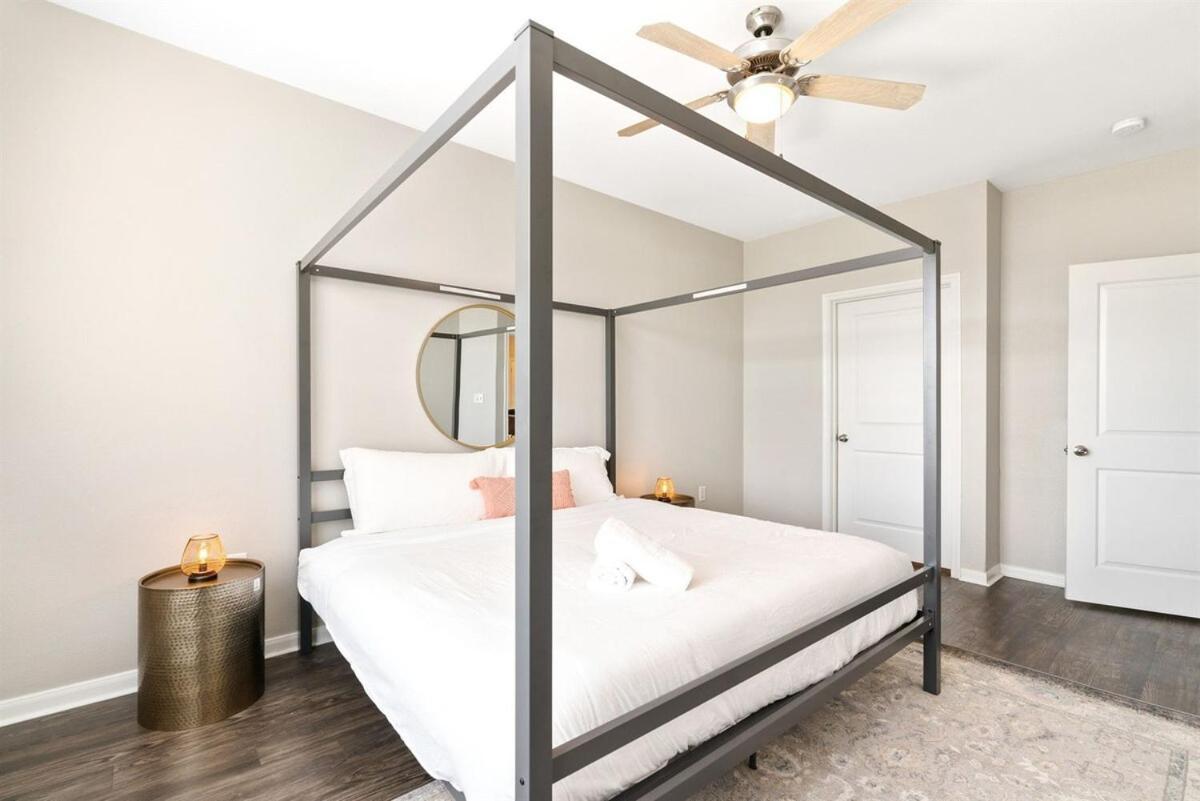 Apartment Modern 2b Near Downtown With Pool And Cozy King Beds