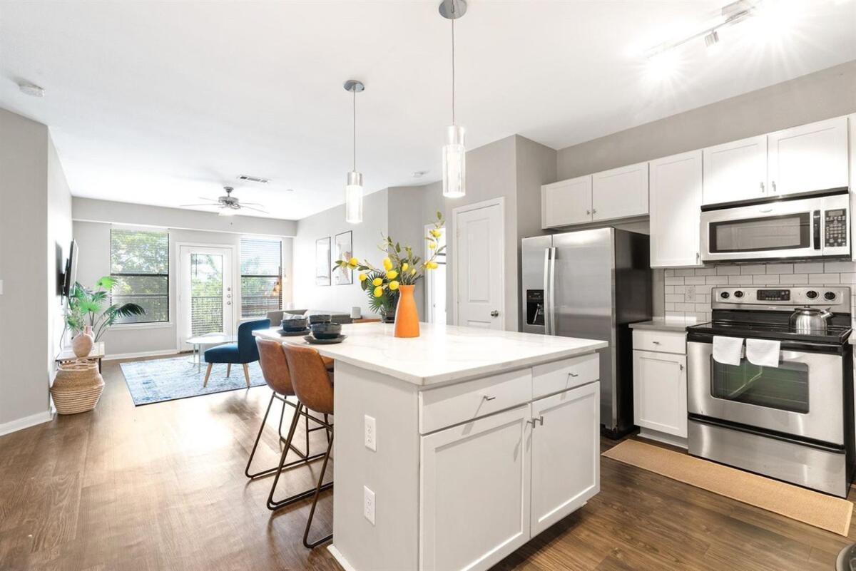 Apartment Modern 2b Near Downtown With Pool And Cozy King Beds *