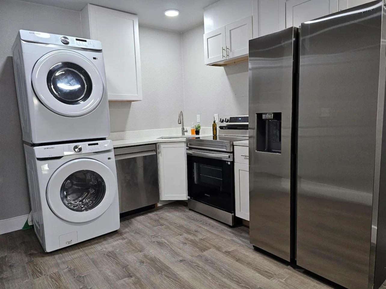 Homey 2br Near Dt & Airport Holiday home *