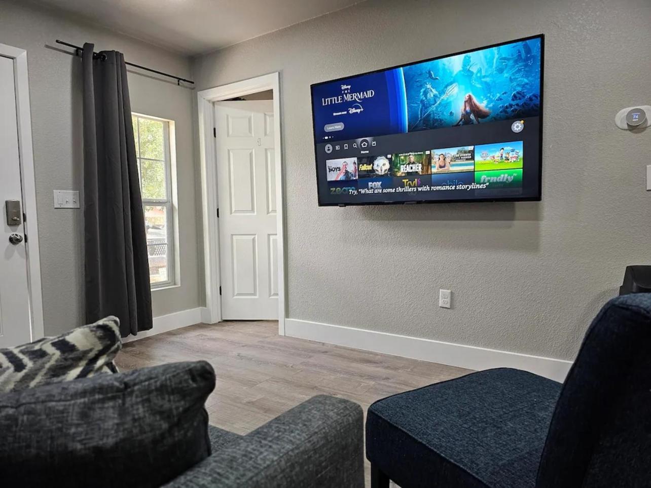 Homey 2br Near Dt & Airport Holiday home Austin