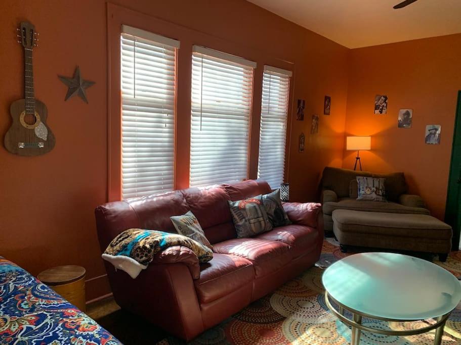 Great Location Downtown Austin-fenced Area For Dogs, Near Ut Apartment Austin