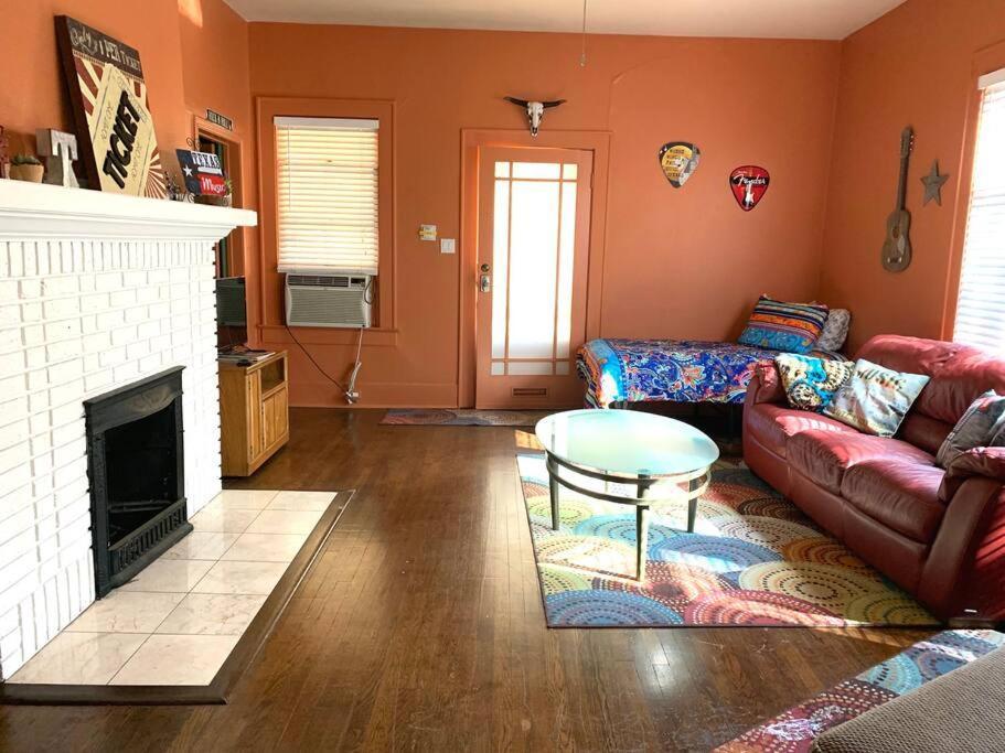 Great Location Downtown Austin-fenced Area For Dogs, Near Ut Austin