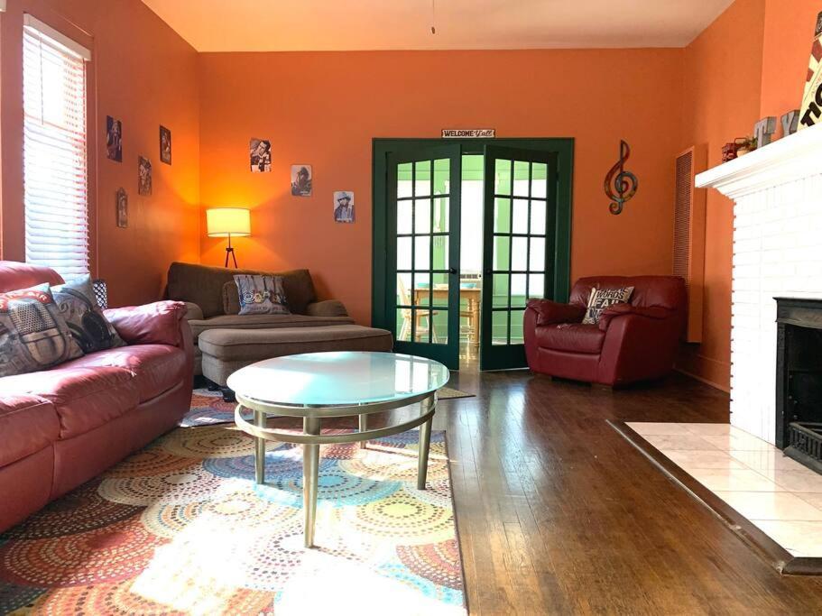 Great Location Downtown Austin-fenced Area For Dogs, Near Ut