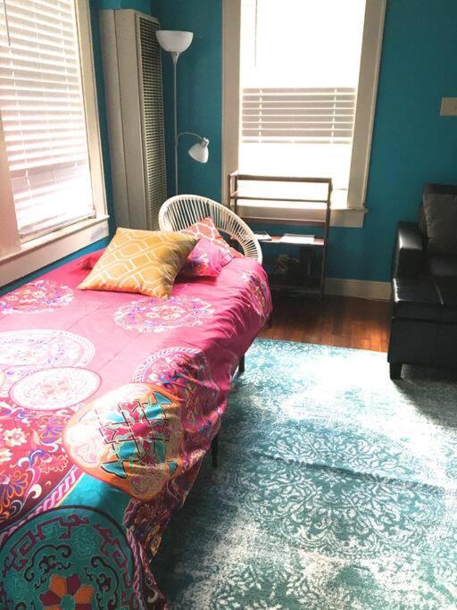 Great Location Downtown Austin-fenced Area For Dogs, Near Ut Apartment *