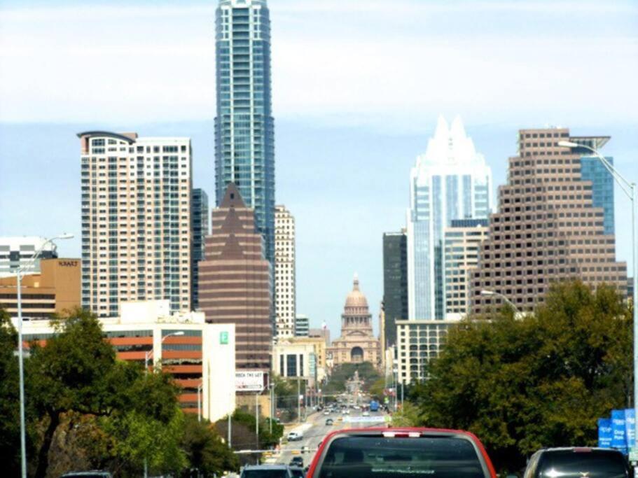 Great Location Downtown Austin-fenced Area For Dogs, Near Ut *