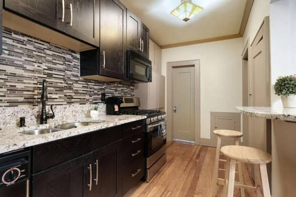 Great Location Downtown Austin-fenced Area For Dogs, Near Ut Apartment