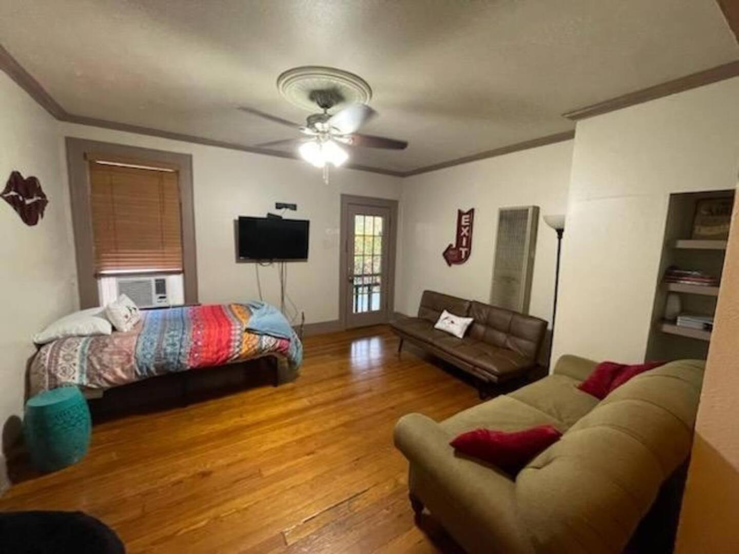 Apartment Great Location Downtown Austin-fenced Area For Dogs, Near Ut