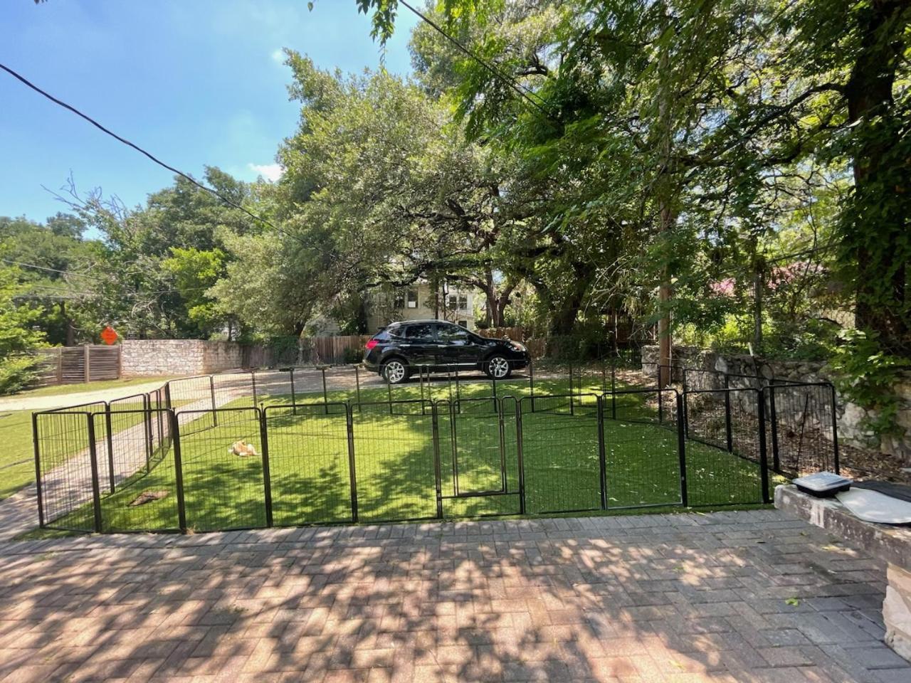 Great Location Downtown Austin-fenced Area For Dogs, Near Ut Apartment *