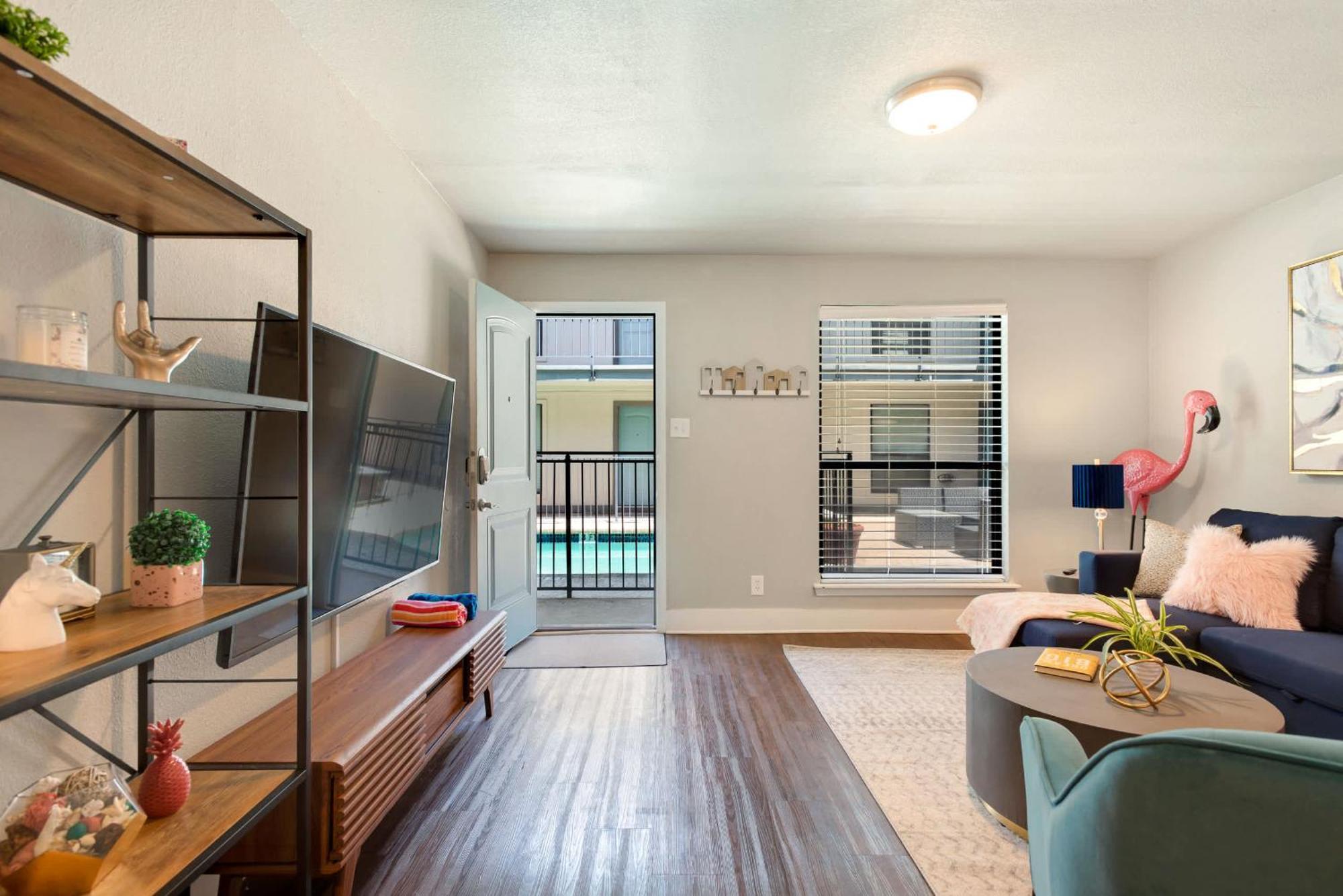 The Flamingo 103 L Pool L Sleeps 5 L 65 Smart Tv Apartment
