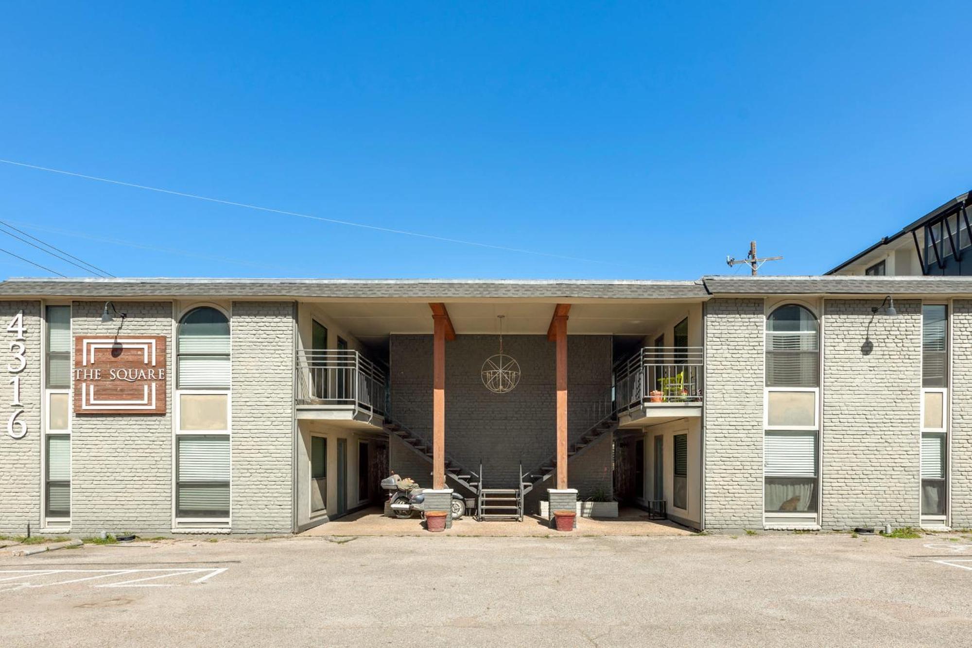 The Flamingo 102 L Pool I 65 Smart Tv I Sleeps 5 Apartment