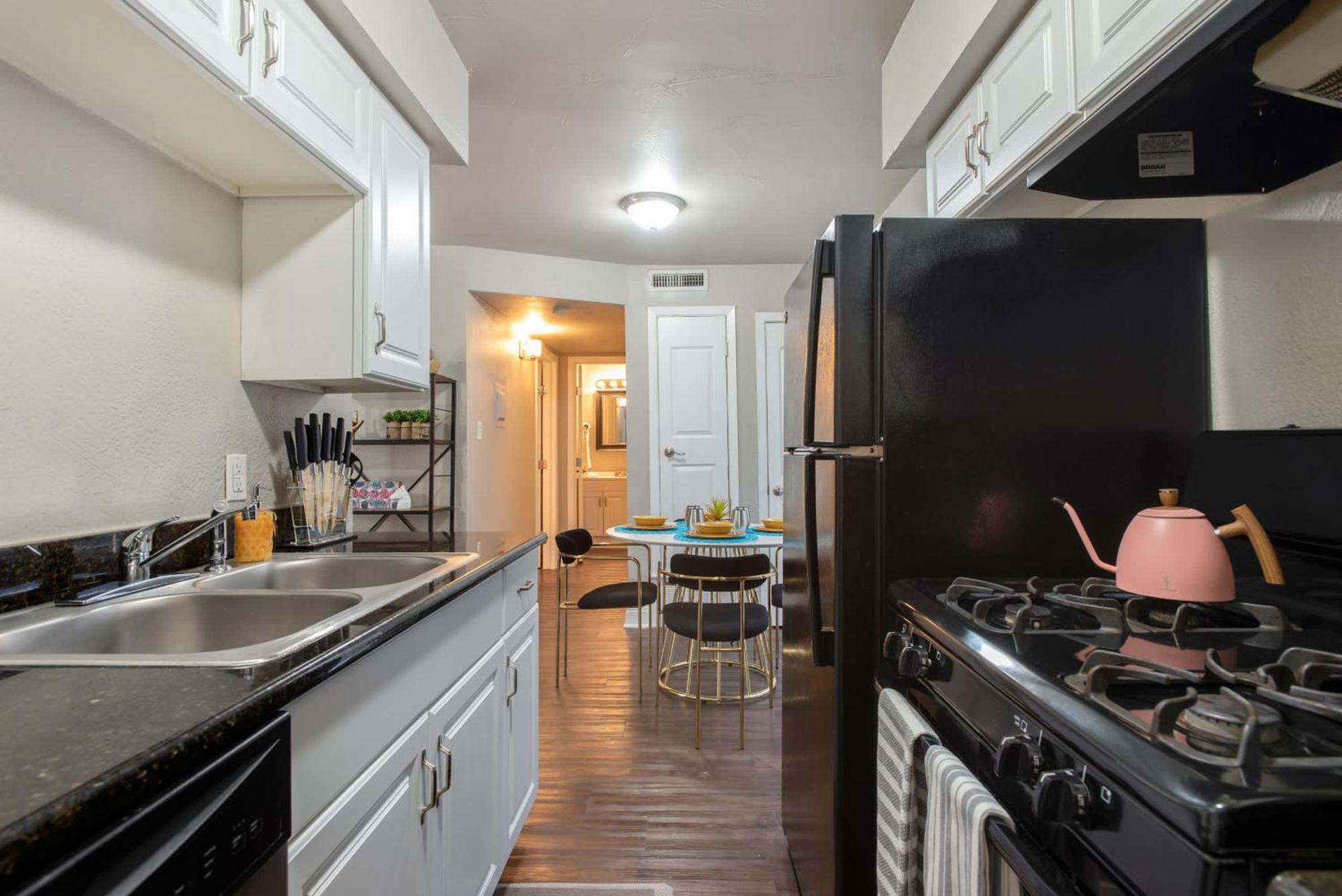 Apartment The Flamingo 102 L Pool I 65 Smart Tv I Sleeps 5 *