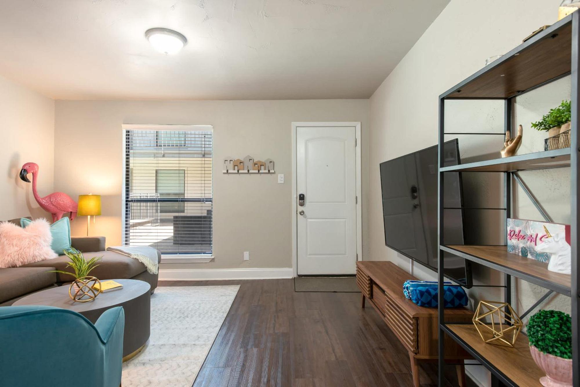 The Flamingo 102 L Pool I 65 Smart Tv I Sleeps 5 Austin