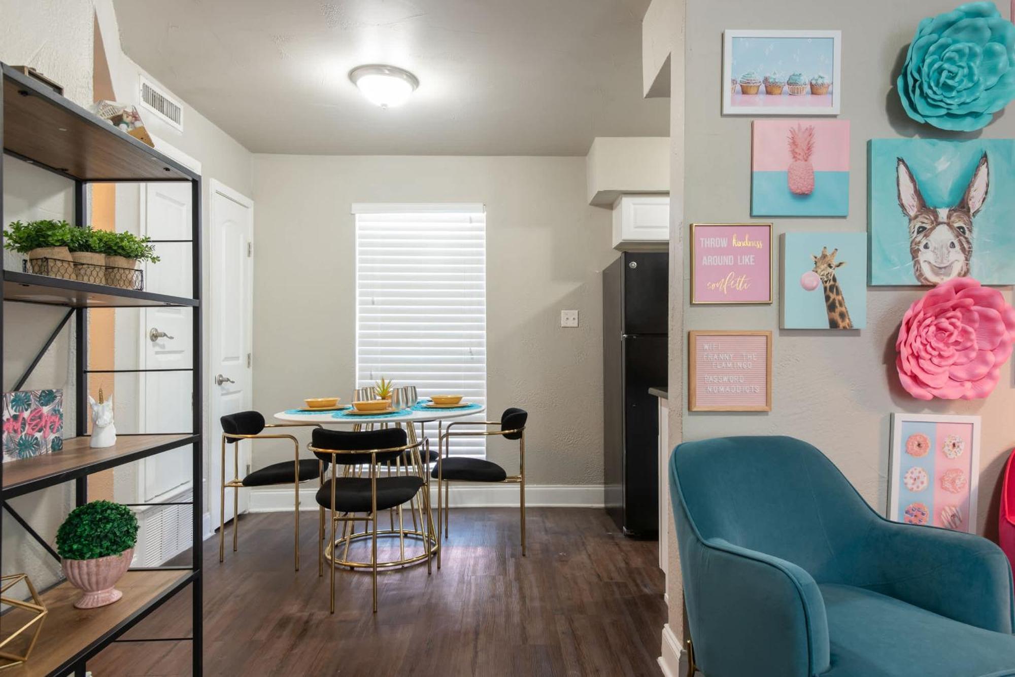 The Flamingo 102 L Pool I 65 Smart Tv I Sleeps 5 Apartment