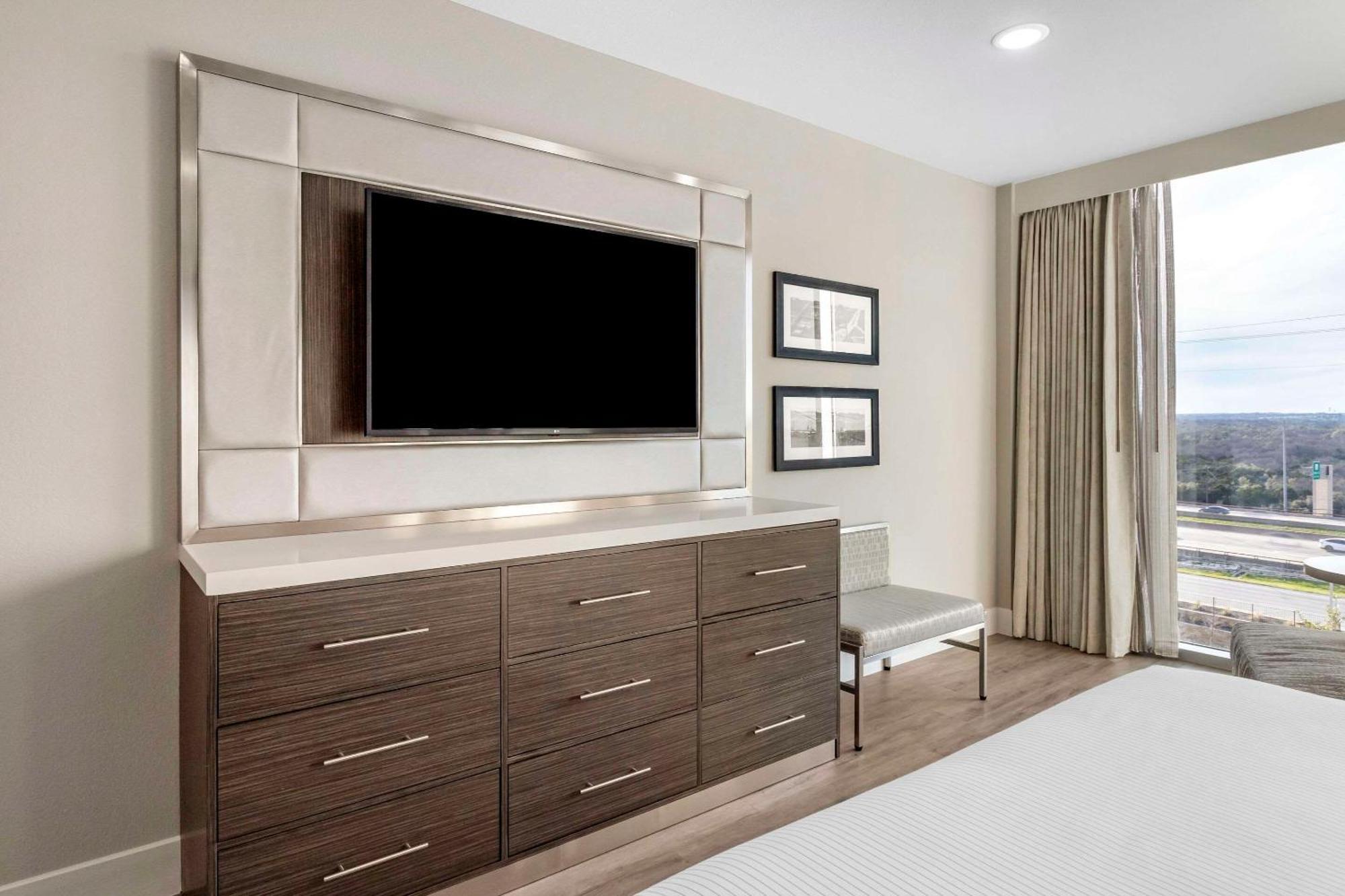 Hotel Cambria Uptown Near The Domain *