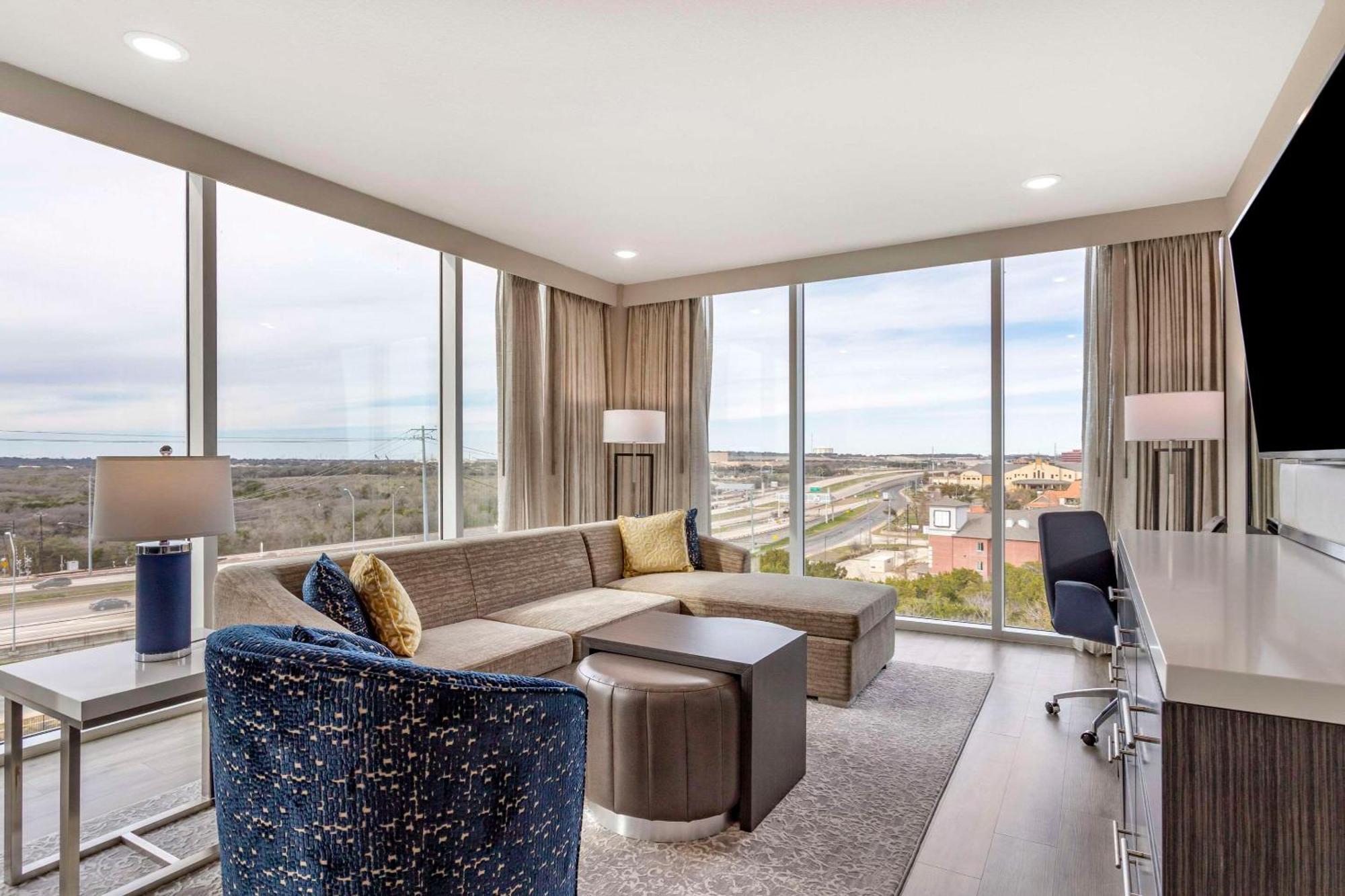 Cambria Uptown Near The Domain