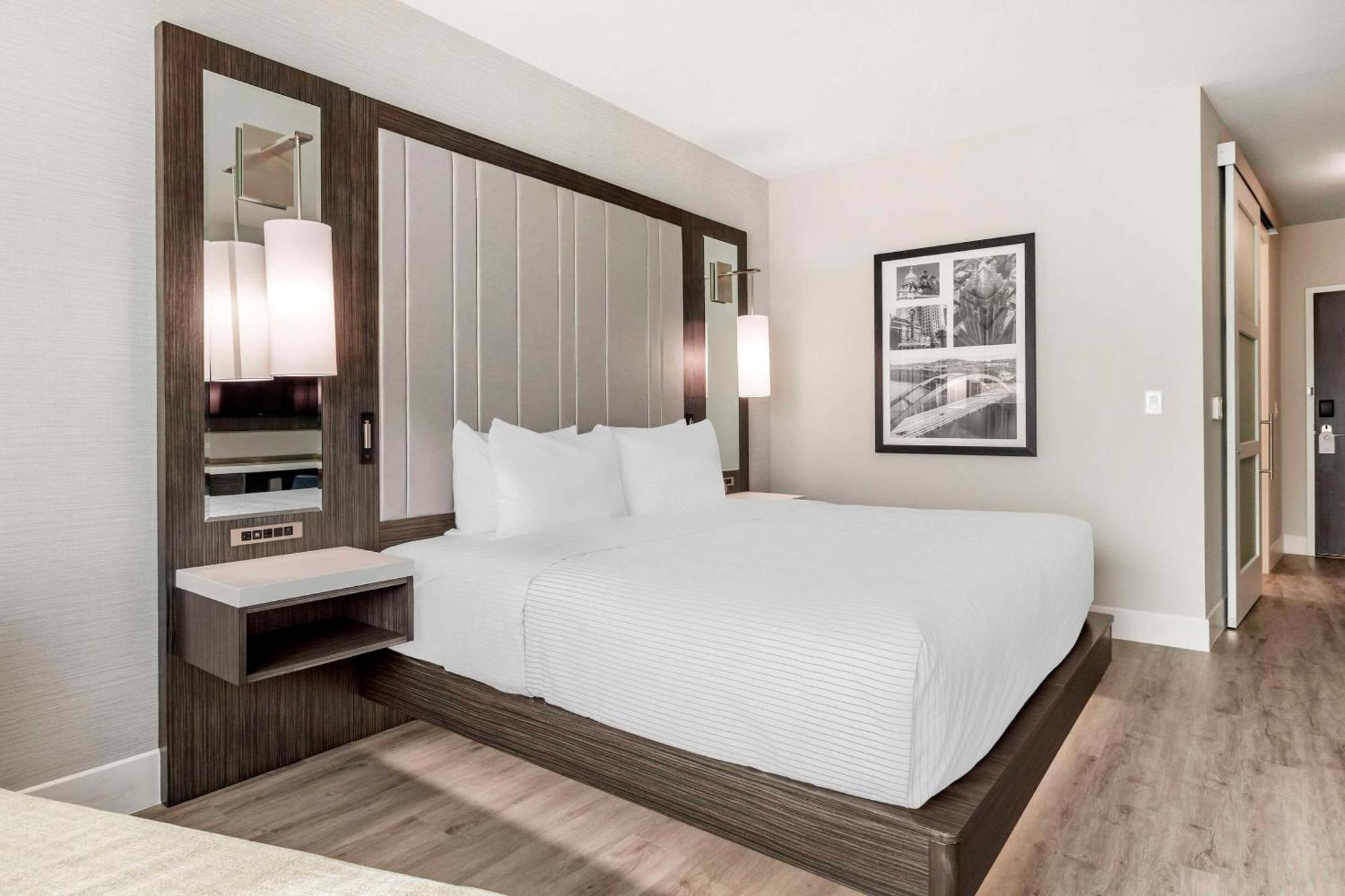 Cambria Uptown Near The Domain