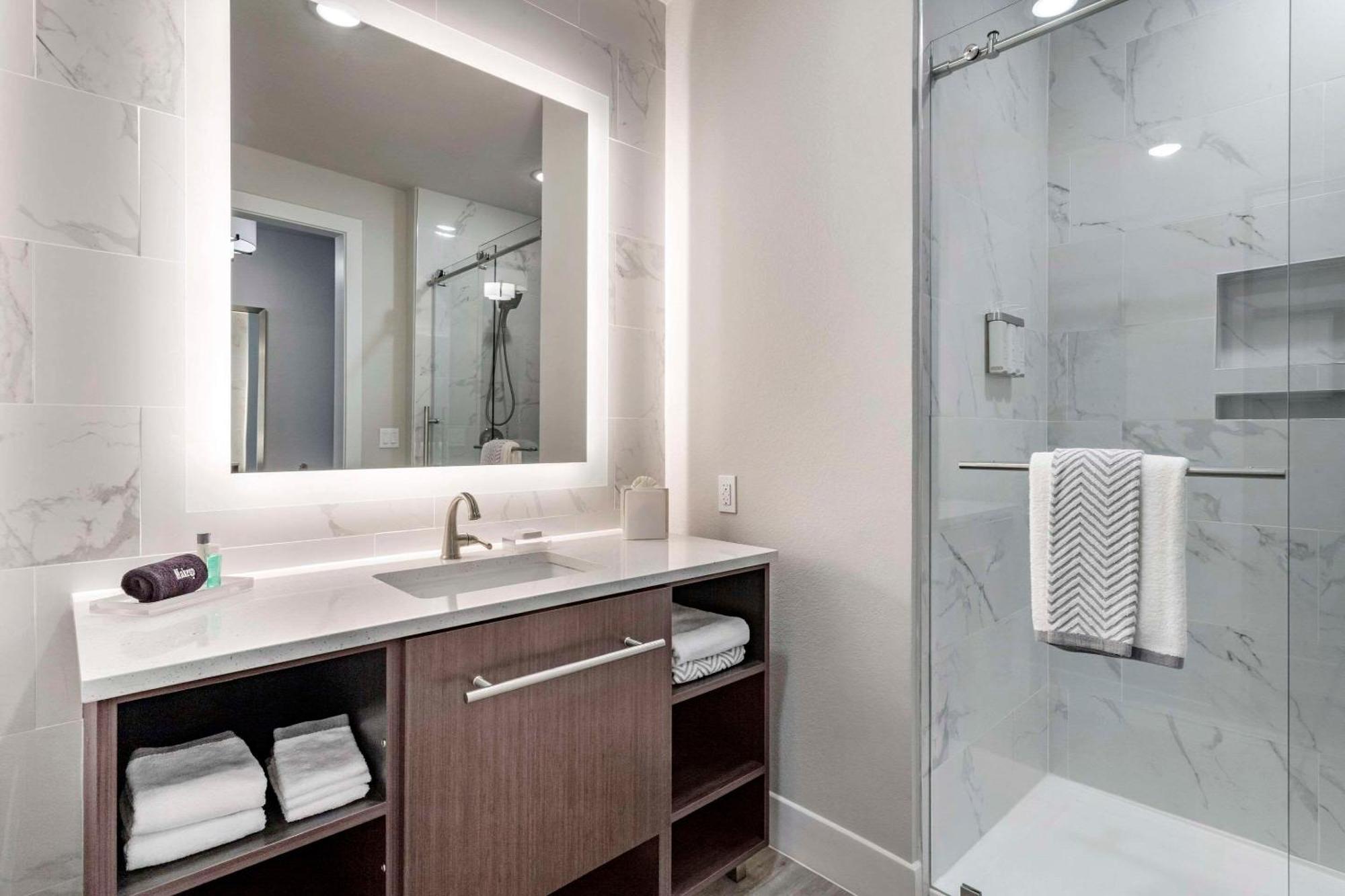 Hotel Cambria Uptown Near The Domain *