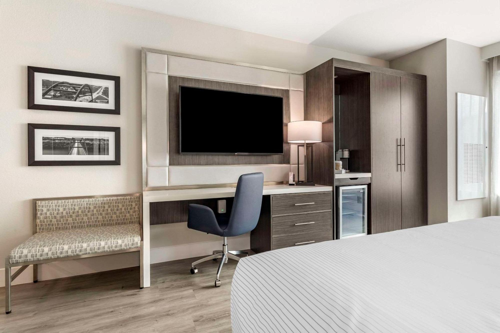 Cambria Uptown Near The Domain * Austin