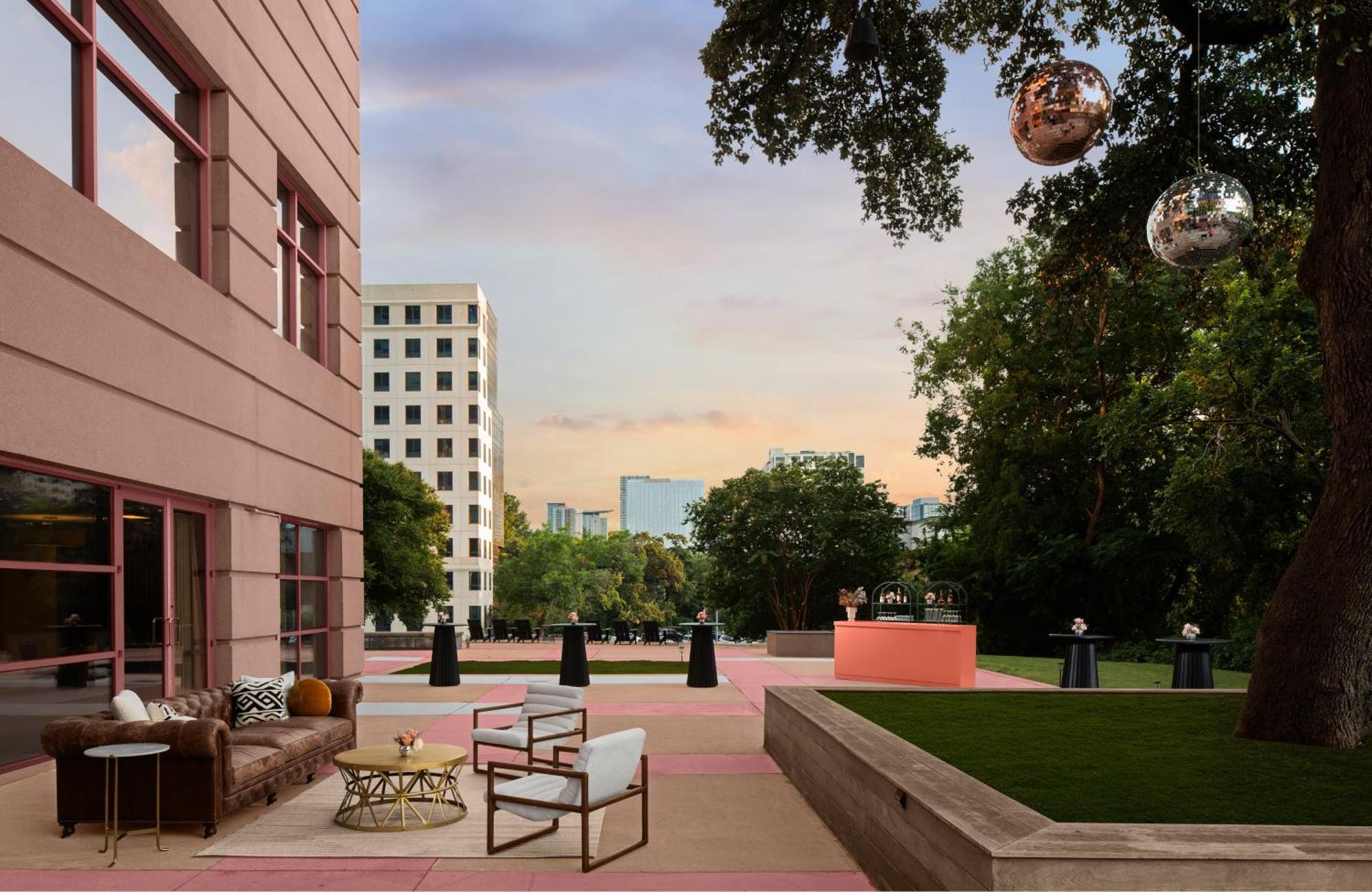 Downright Austin, A Renaissance