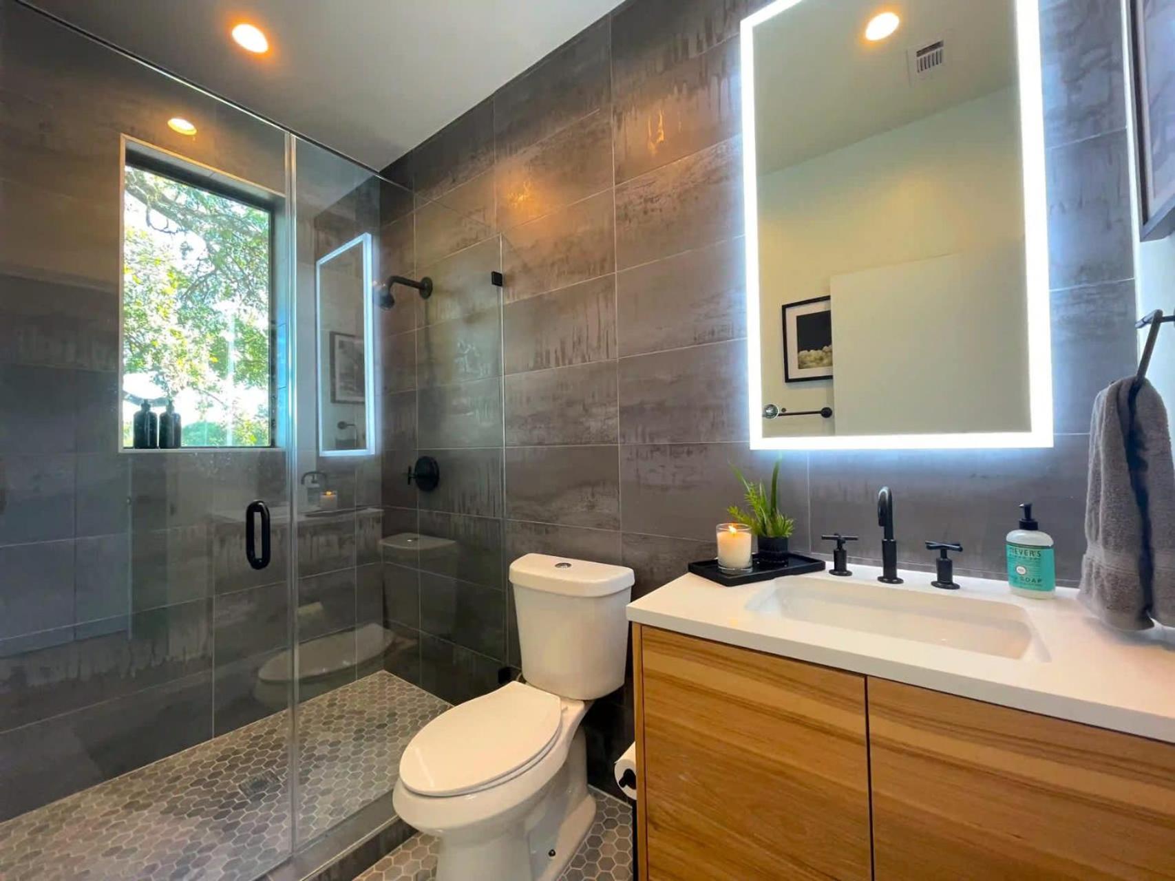 Eastside Mansion With Pool - Rainey St - 7 Min Drive Holiday home