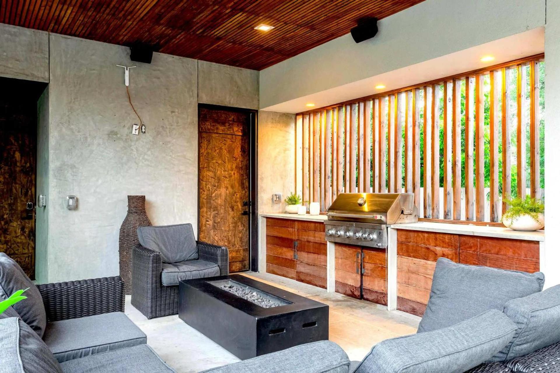Eastside Mansion With Pool - Rainey St - 7 Min Drive Holiday home Austin