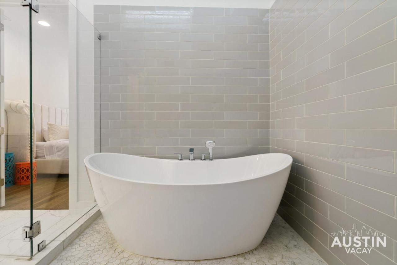Urban Oasis 1 Mile From Ut Garage And Rooftop Holiday home Austin