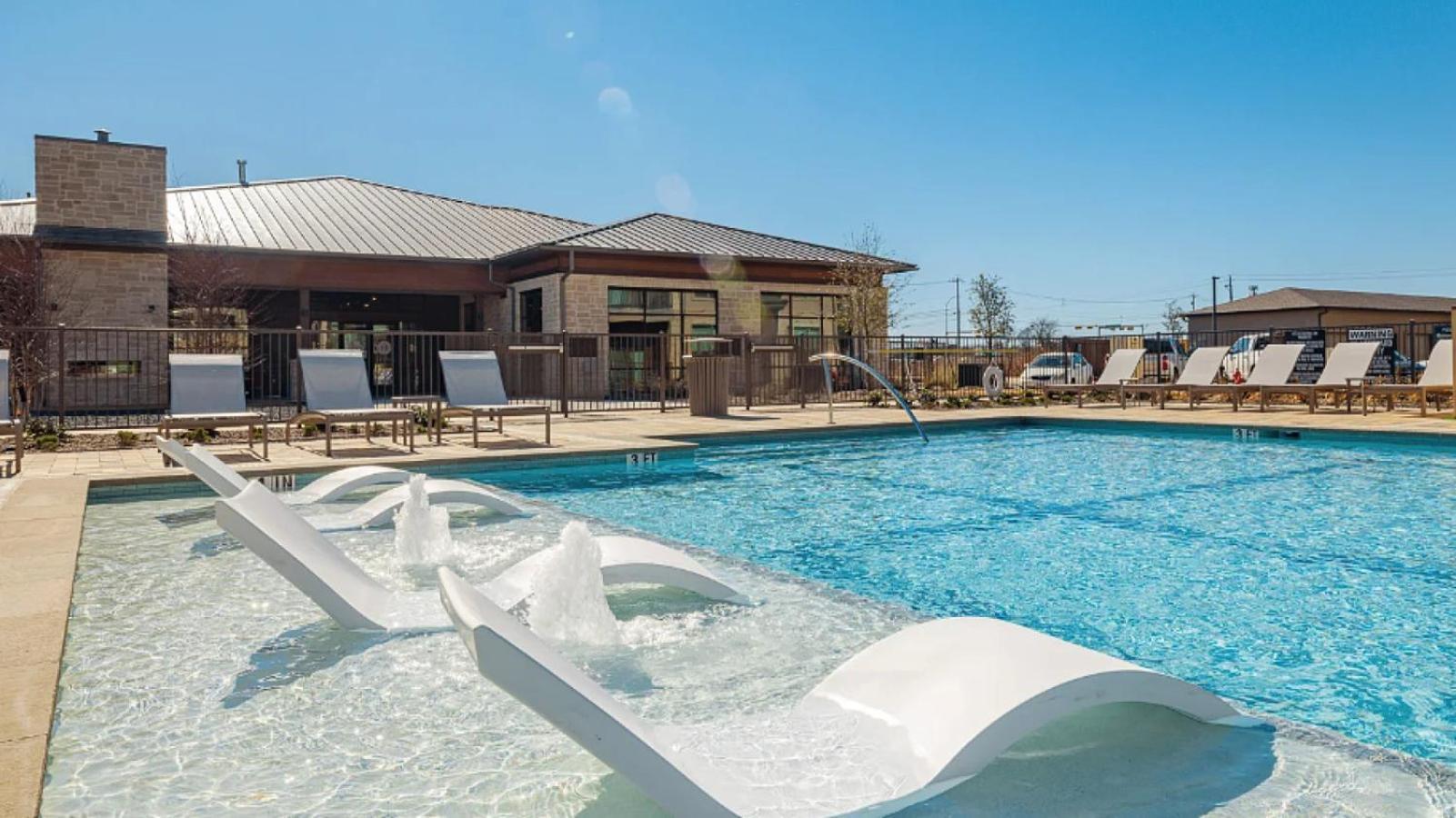 Landing At The Haywood - 1 Bedroom In Slaughter Creek *