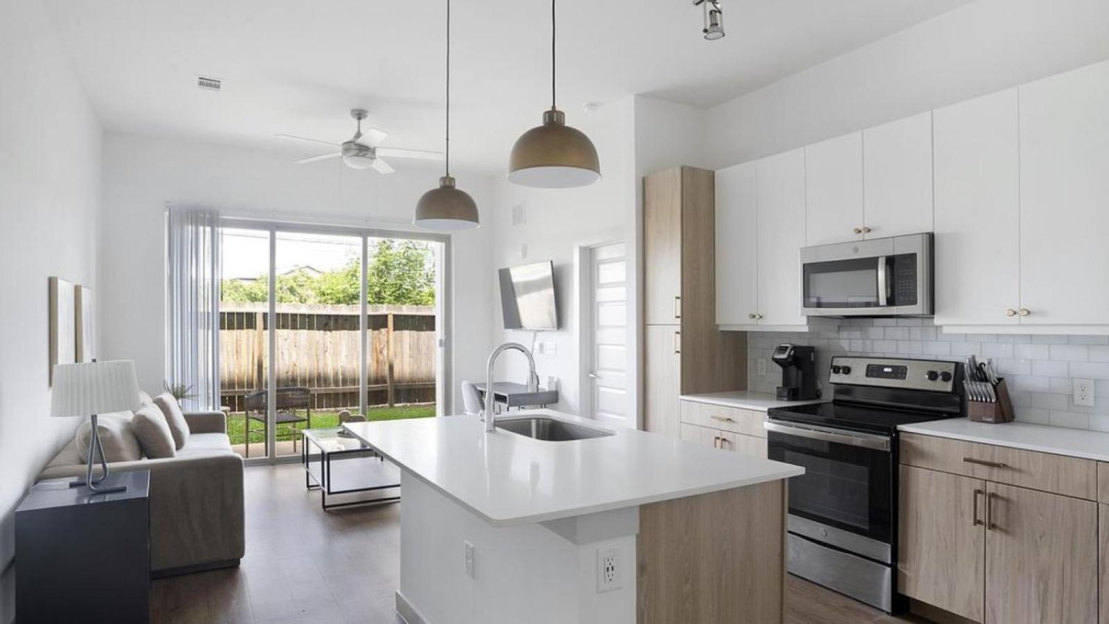 Landing At The Haywood - 1 Bedroom In Slaughter Creek Apartment *