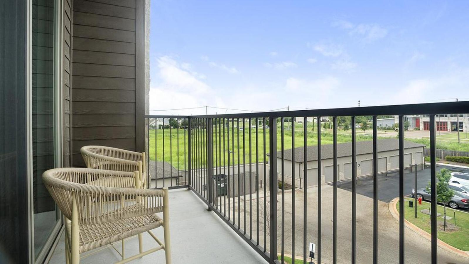 Apartment Landing At The Haywood - 2 Bedrooms In Slaughter Creek *