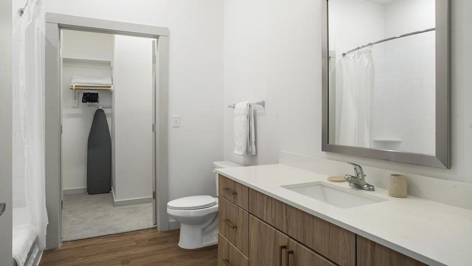 Landing At The Haywood - 2 Bedrooms In Slaughter Creek Apartment