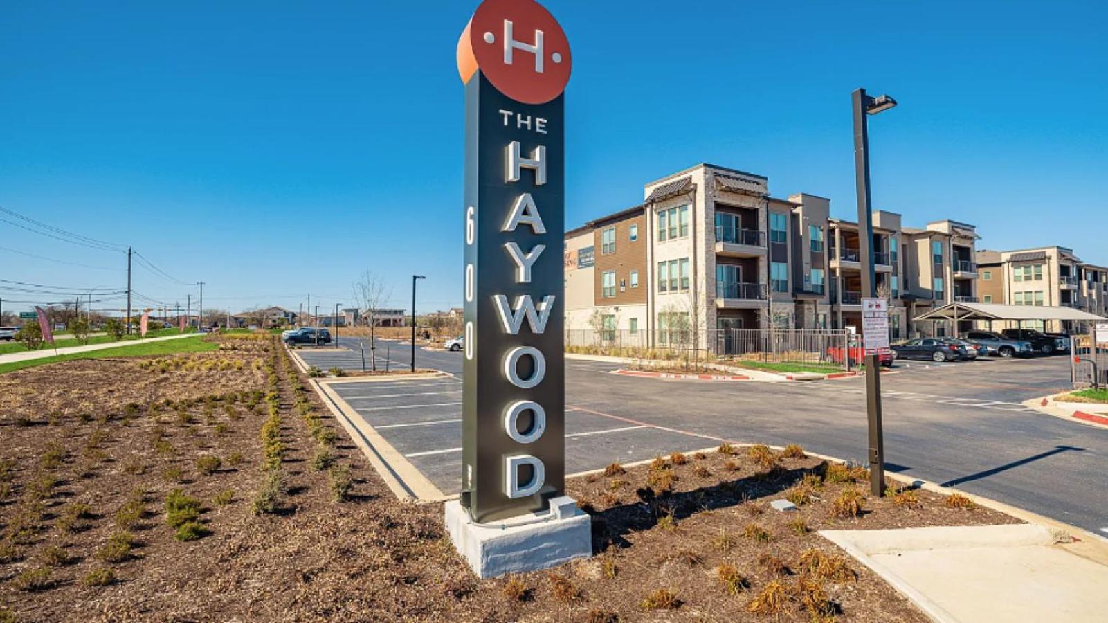 Landing At The Haywood - 2 Bedrooms In Slaughter Creek Apartment *