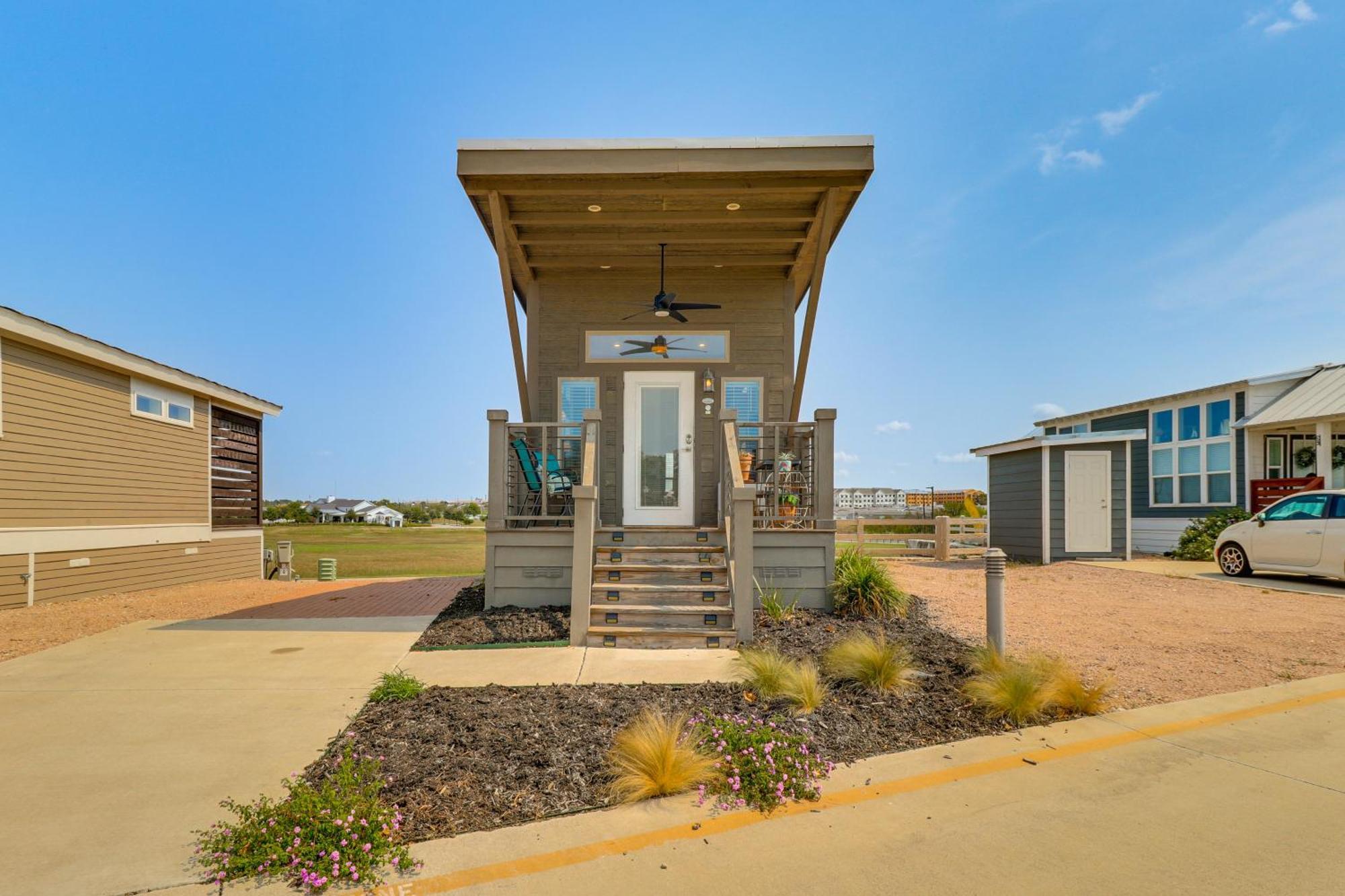 Holiday home Tiny With Pool Access, 8 Mi To Downtown Austin! Austin