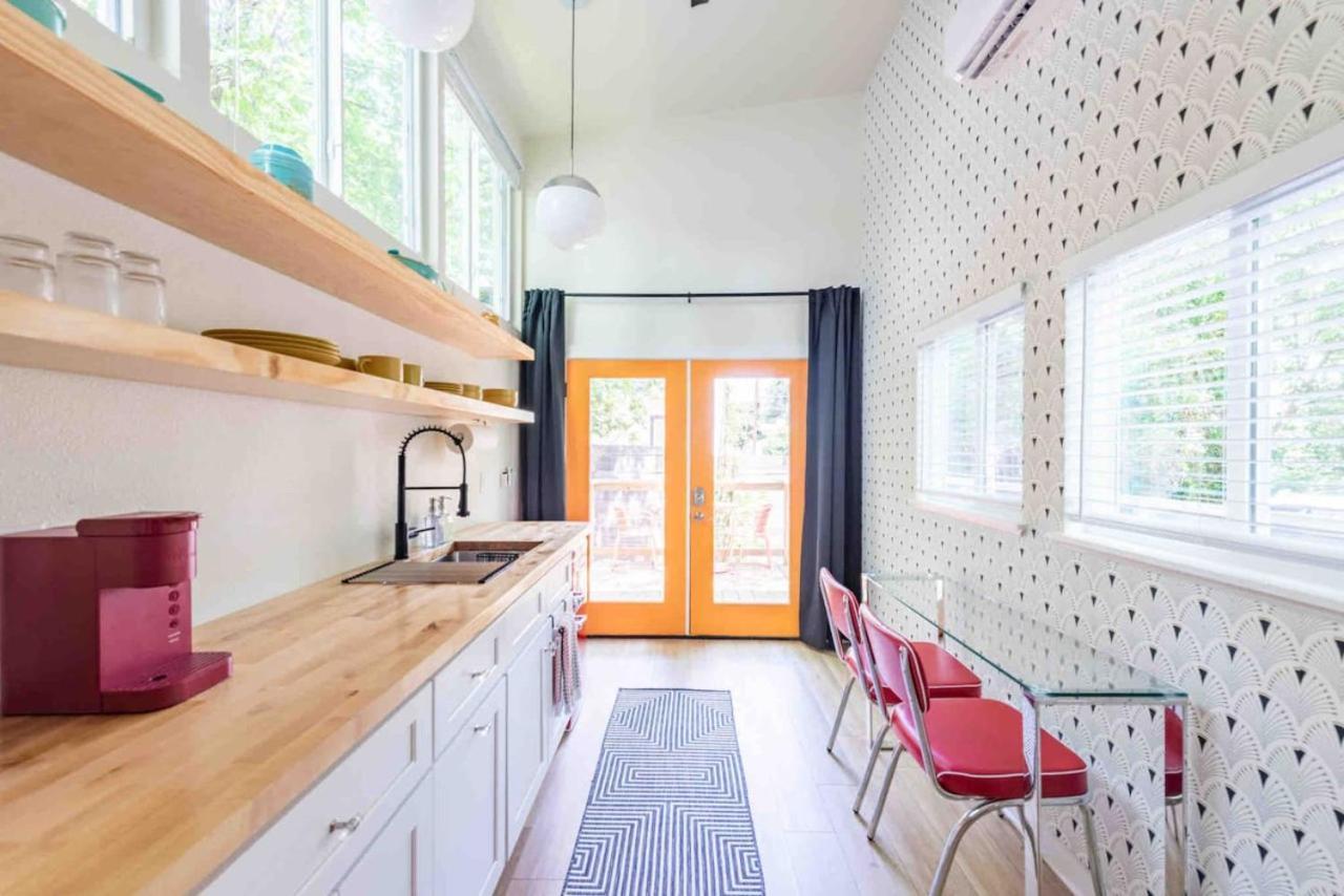 Unique Vintage Vibes - Cozy Tiny Close To Ut Apartment Austin
