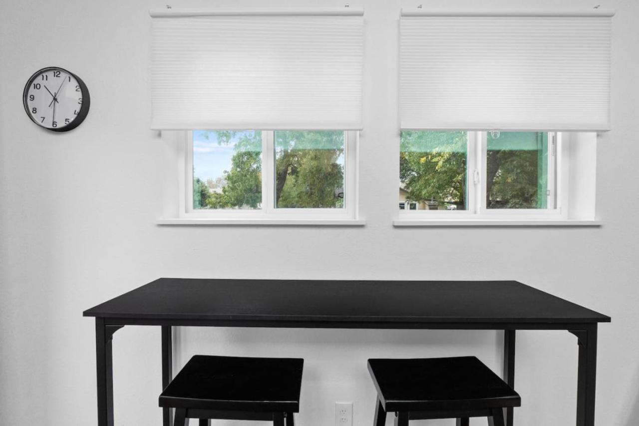 Spacious And Bright With Deck Walkable To 6th St Apartment *