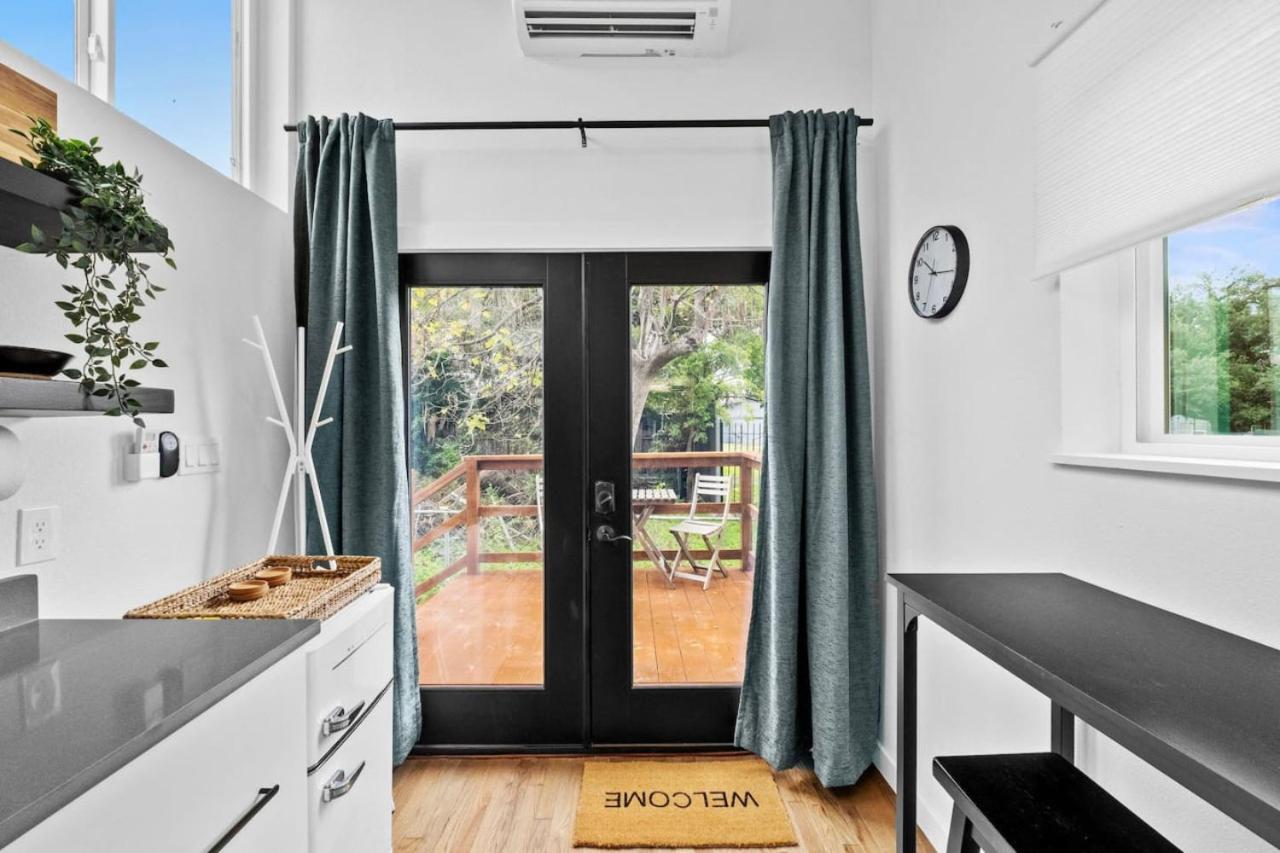 Spacious And Bright With Deck Walkable To 6th St * Austin