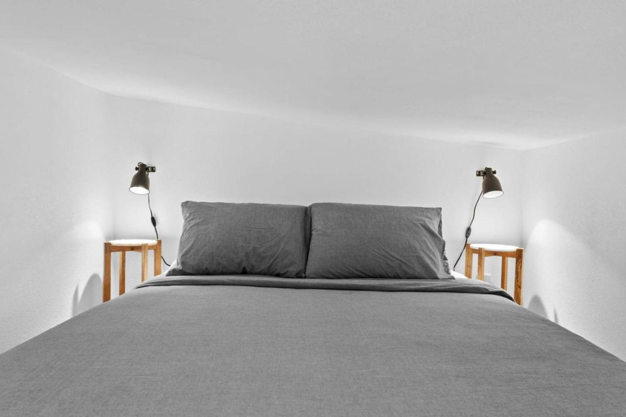 Spacious And Bright With Deck Walkable To 6th St Apartment
