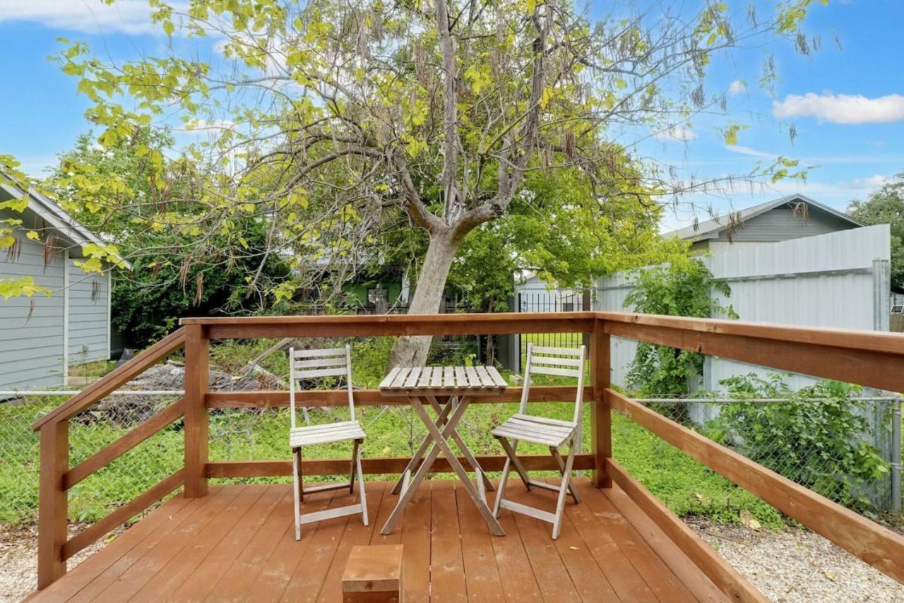Spacious And Bright With Deck Walkable To 6th St Apartment