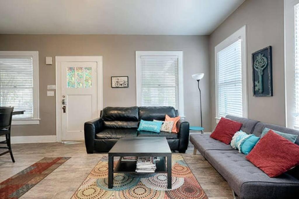 Fenced Backyard! Downtown Austin, 2 Blocks To 6thst Apartment *