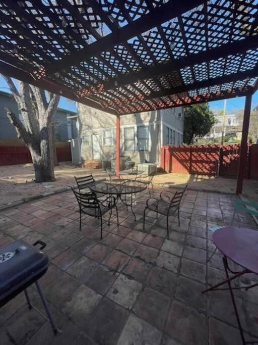 Apartment Fenced Backyard! Downtown Austin, 2 Blocks To 6thst Austin