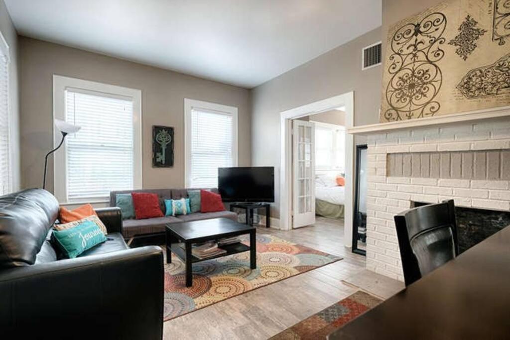 Apartment Fenced Backyard! Downtown Austin, 2 Blocks To 6thst *