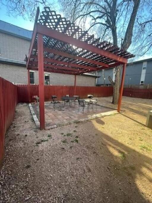 Fenced Backyard! Downtown Austin, 2 Blocks To 6thst