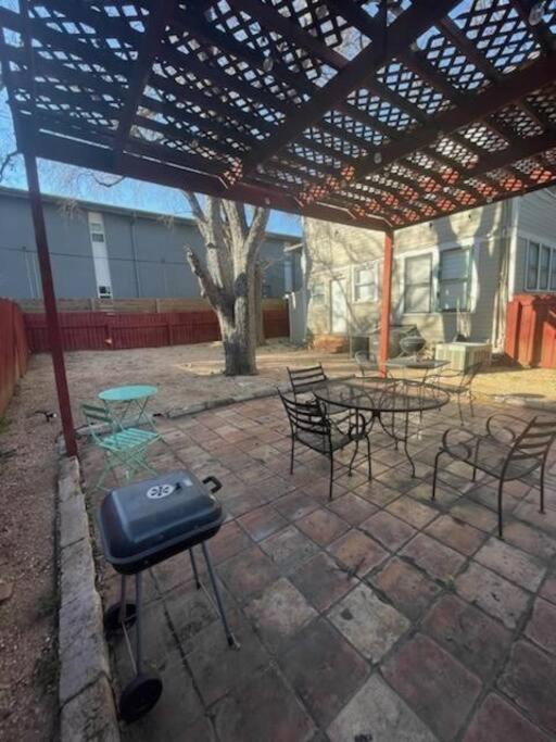 Apartment Fenced Backyard! Downtown Austin, 2 Blocks To 6thst