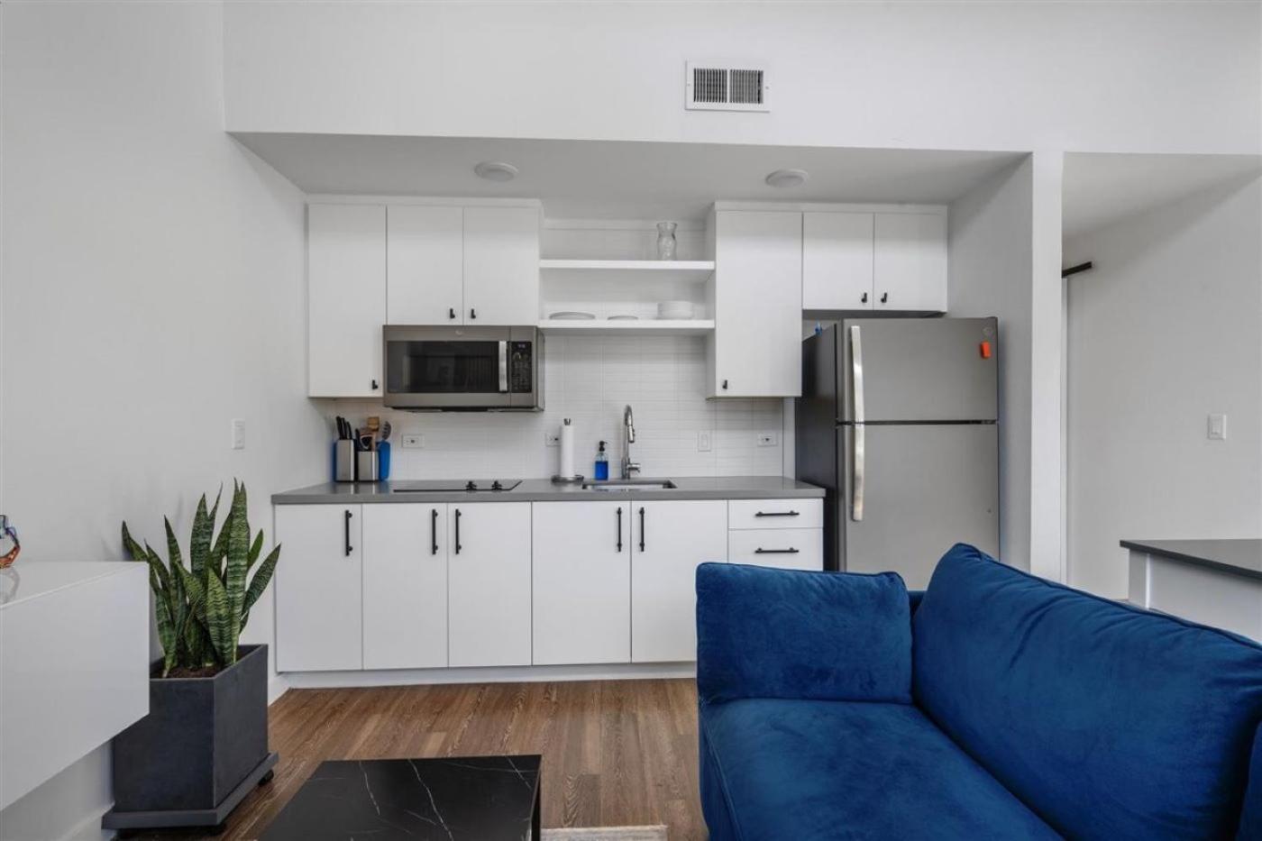 Holly House Apartment *