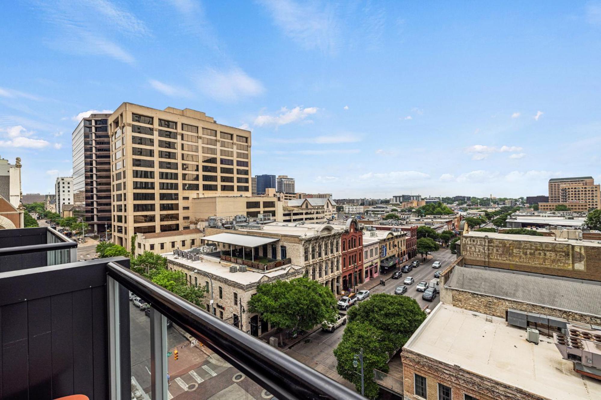 Littlefield Lofts, Hosted By Placemakr - 6th St Apartment Austin