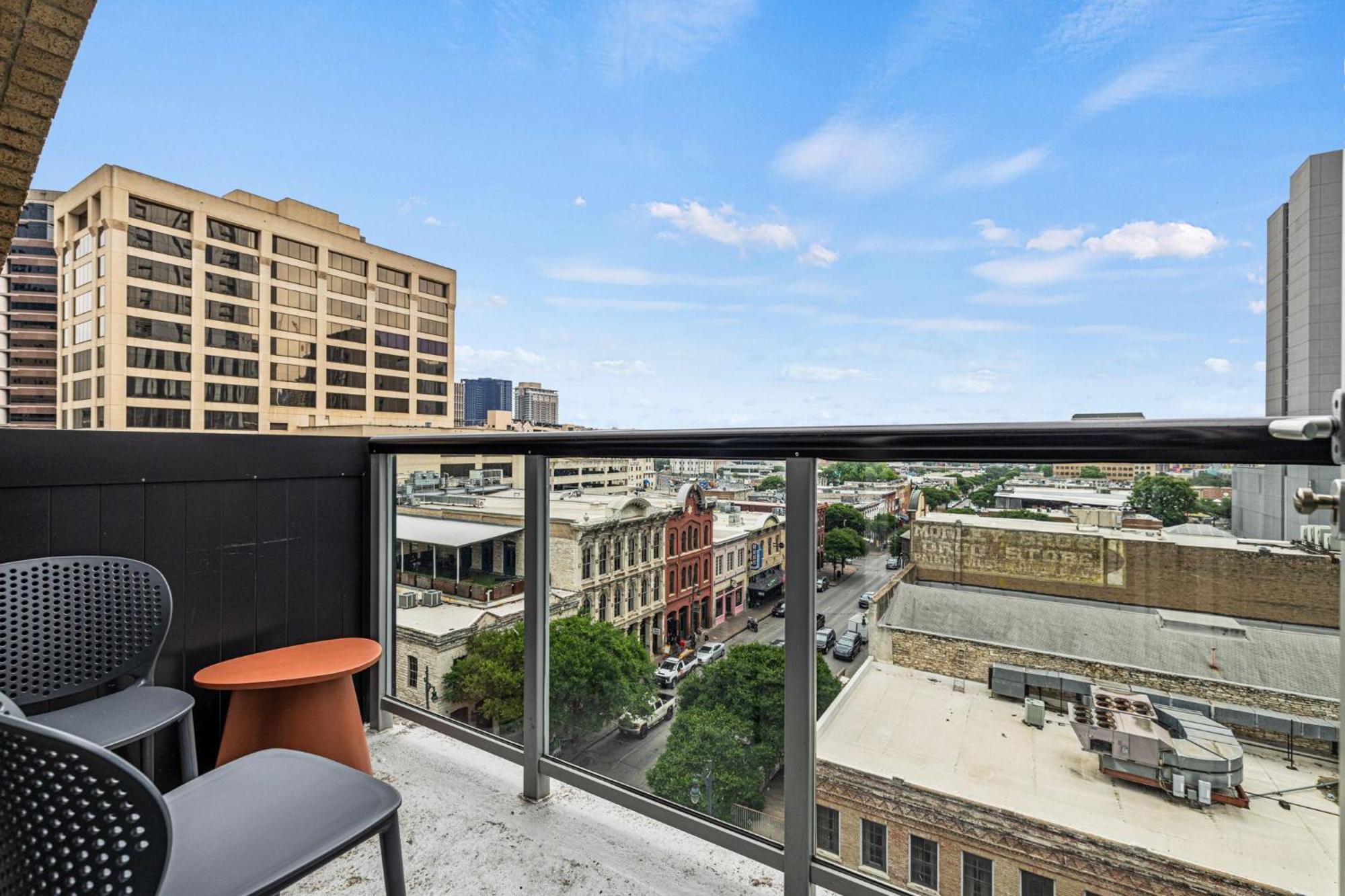 Littlefield Lofts, Hosted By Placemakr - 6th St Apartment *